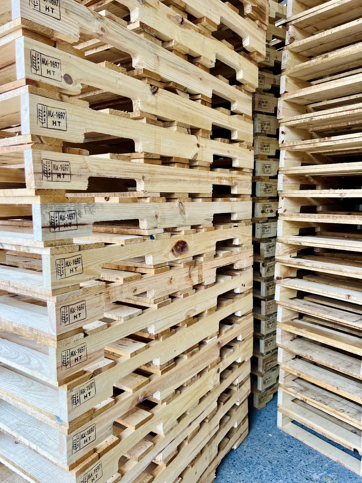 Tarima de madera 48" x 42" 1era calidad